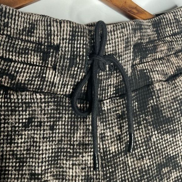 NWT Cotton Citizen Black Acid Washed Waffle Knit Pull On Shorts Small - Picture 7 of 11